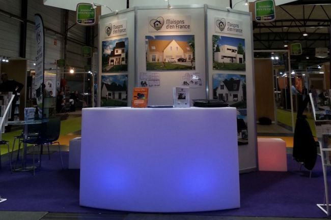 Louer une banque lumineuse d'accueil proche de Rouen